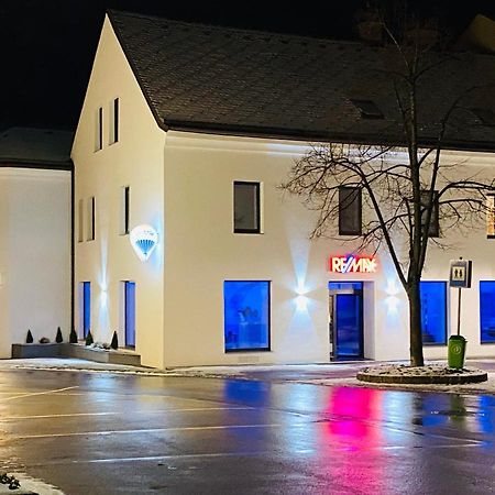 White Inn - Ferienwohnung Mit Terrasse Mürzzuschlag Exterior foto